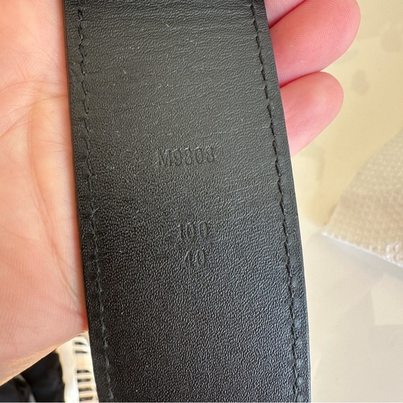 LOUIS VUITTON
LV Initials Damier Graphite Pattern Belt
Size: 100/40 - Picture 2 of 6